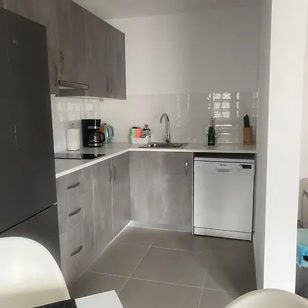 Mono & - Two Bedroom *